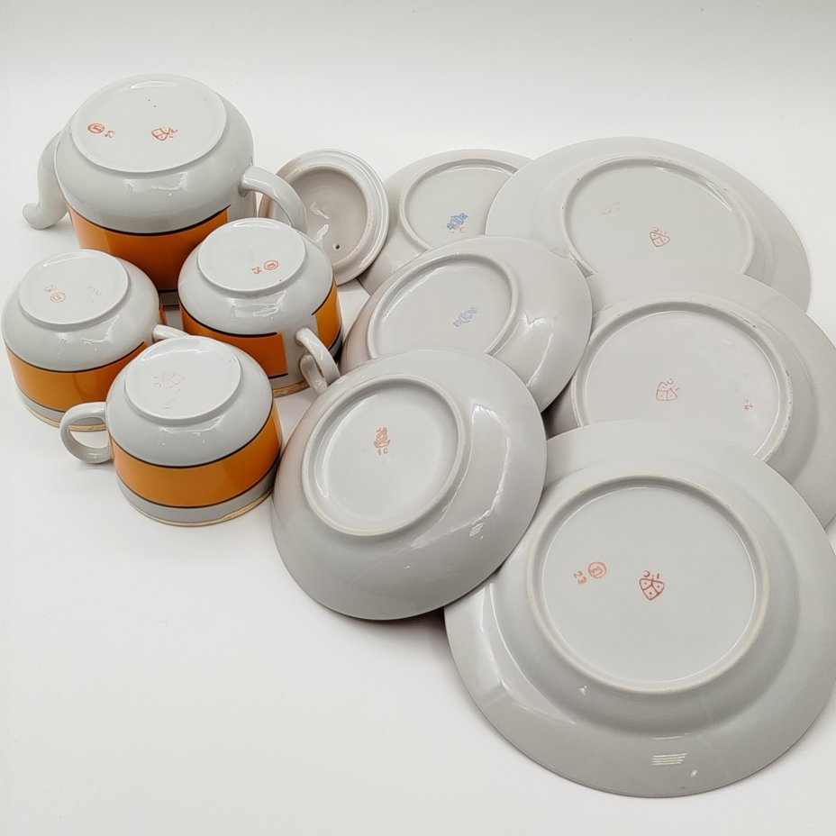 Сервиз чайный в бело-оранжевой гамме на 3 персоны (10 предметов), фарфор, крытье, золочение, Южноуральский фарфоровый завод (ЮФЗ), СССР, 1974-1984 гг.