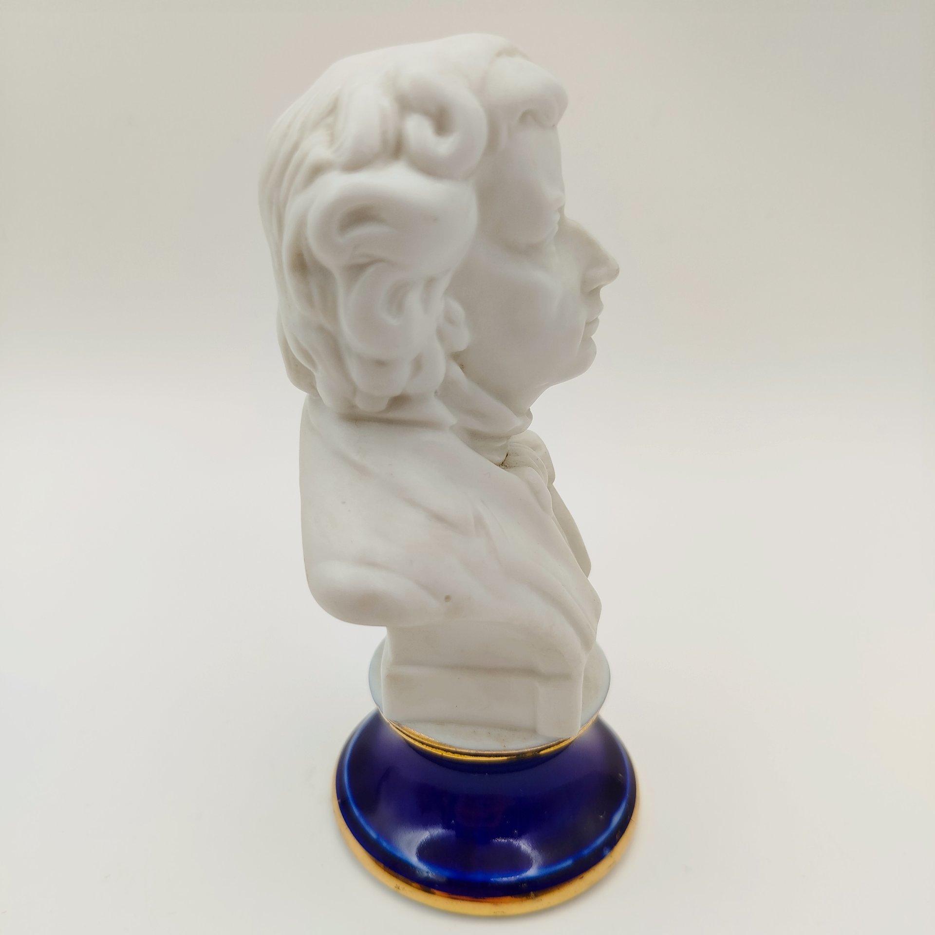 Бюст "Фредерик Шопен", бисквит, крытье кобальтом, золочение, Азия, 1980-2000 гг.