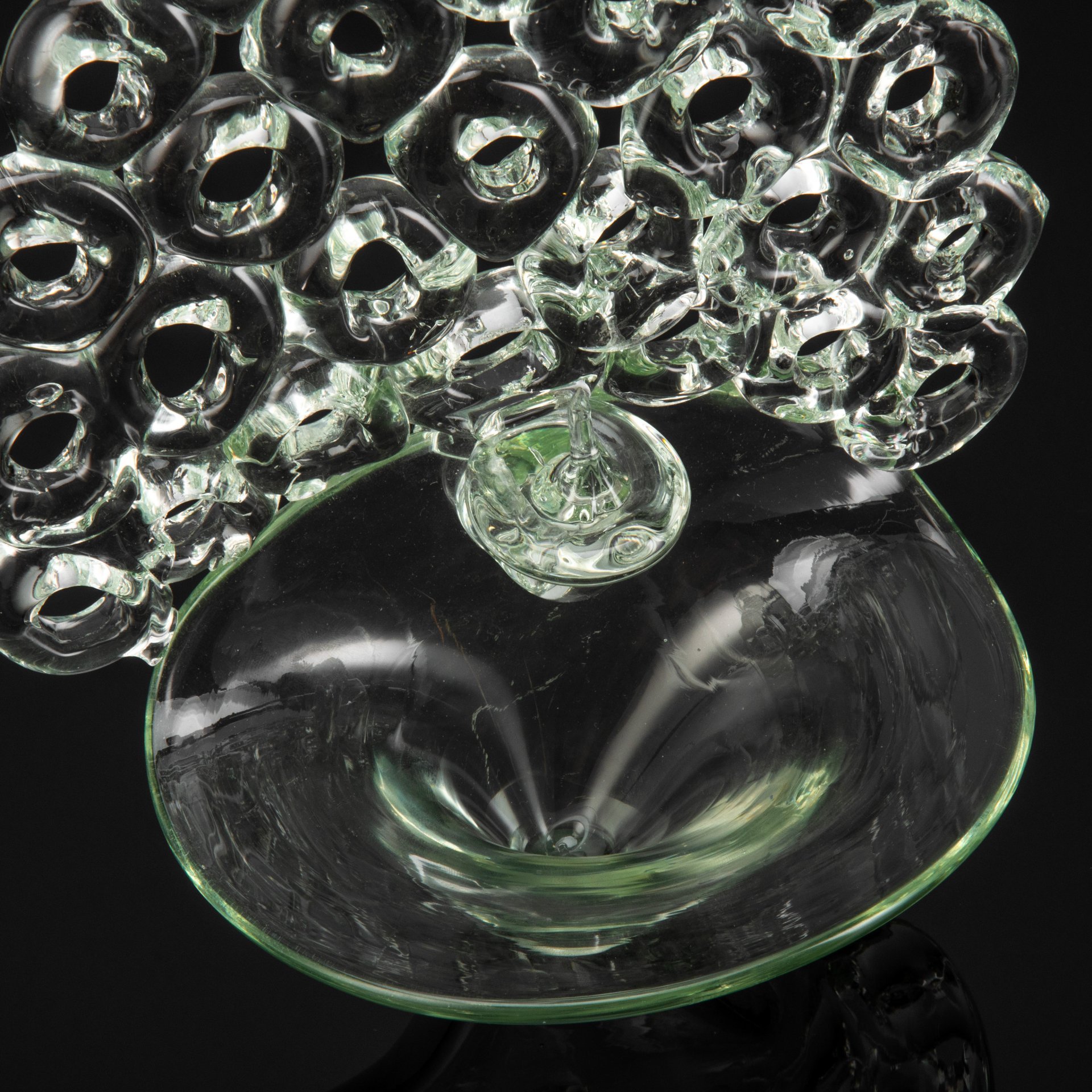 Подсвечник настенный с декоративными округлыми элементами, автор Мери Евгения Андреевна (?), стекло, гутная техника, СССР, 1970-1990 гг.