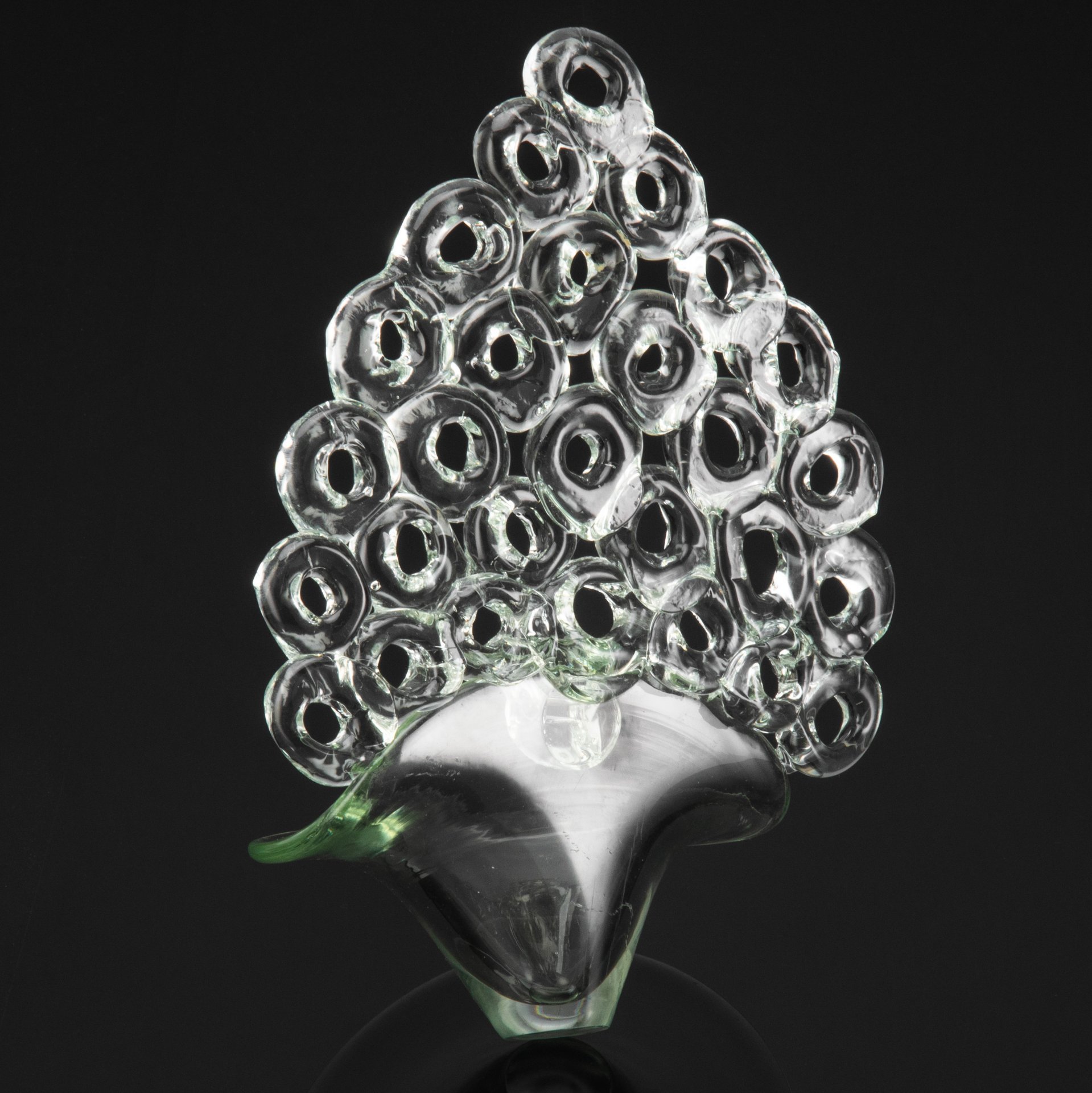 Подсвечник настенный с декоративными округлыми элементами, автор Мери Евгения Андреевна (?), стекло, гутная техника, СССР, 1970-1990 гг.