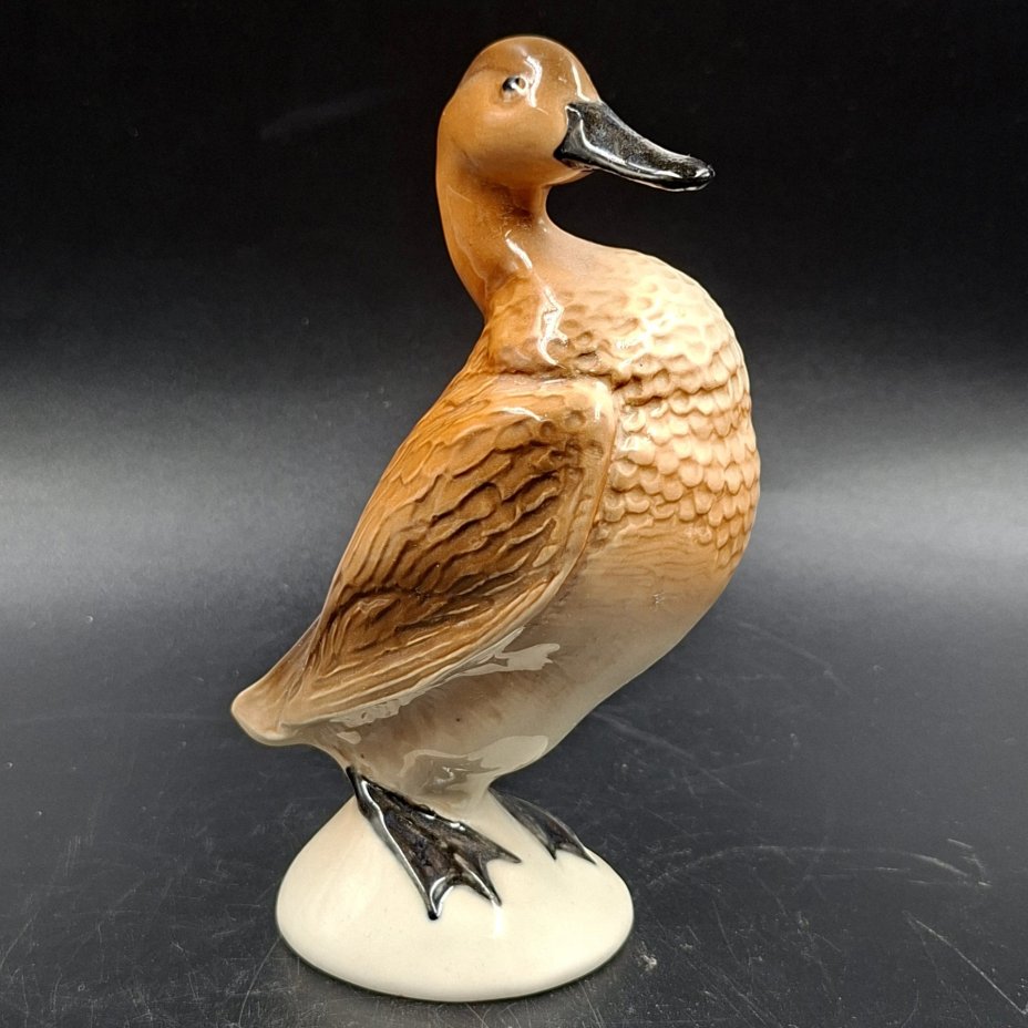 Статуэтка «Утка», фарфор, роспись, Астраханский фарфоровый завод «Сциталис», Российская Федерация, 1992-2015 гг.