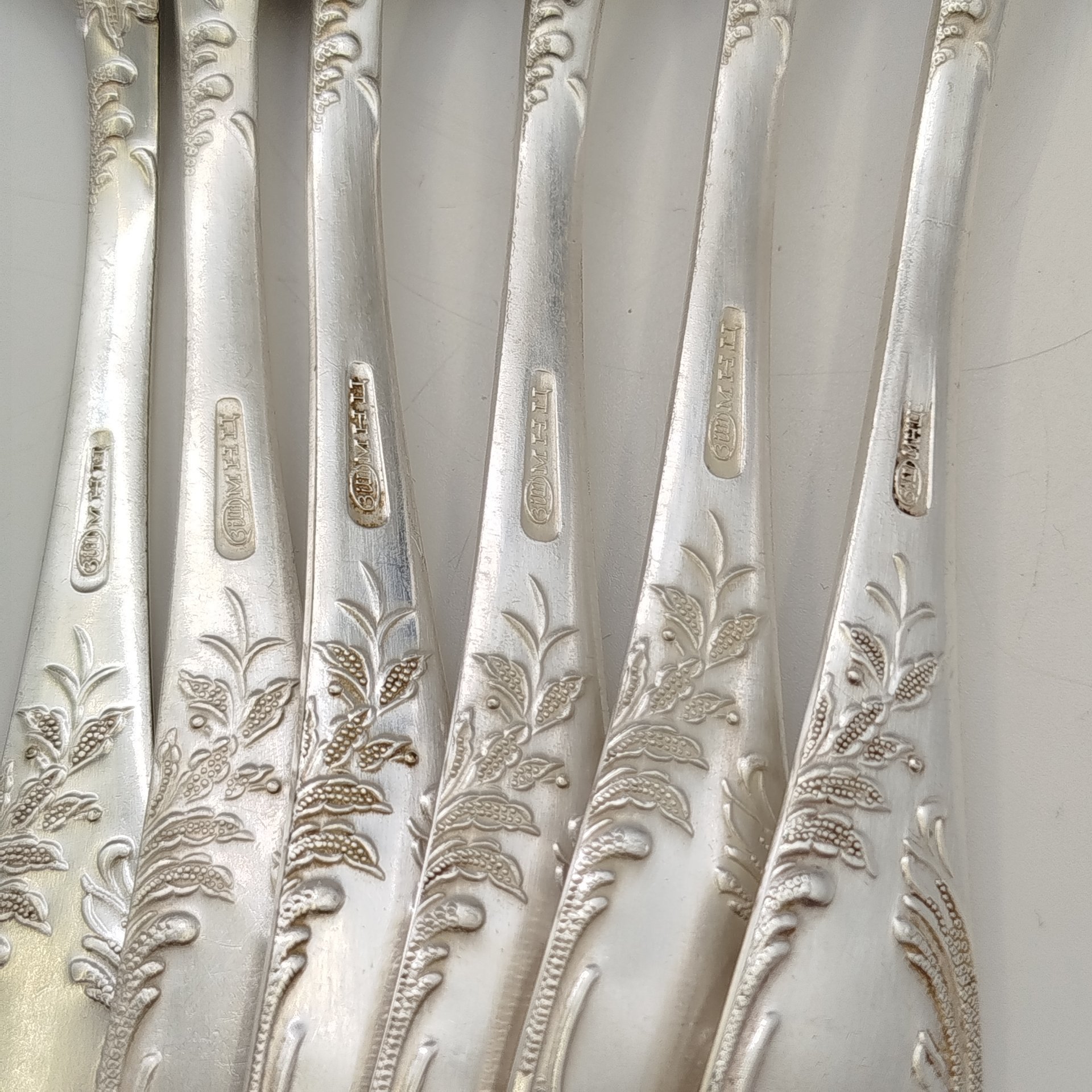 Набор столовых ложек с растительным декором на черенках (6 шт.), мНЦ (медь-никель-цинк), Вольнянский завод столовых приборов им. Шевченко (ЗiШ, ЗиШ), СССР, 1970-1990 гг.