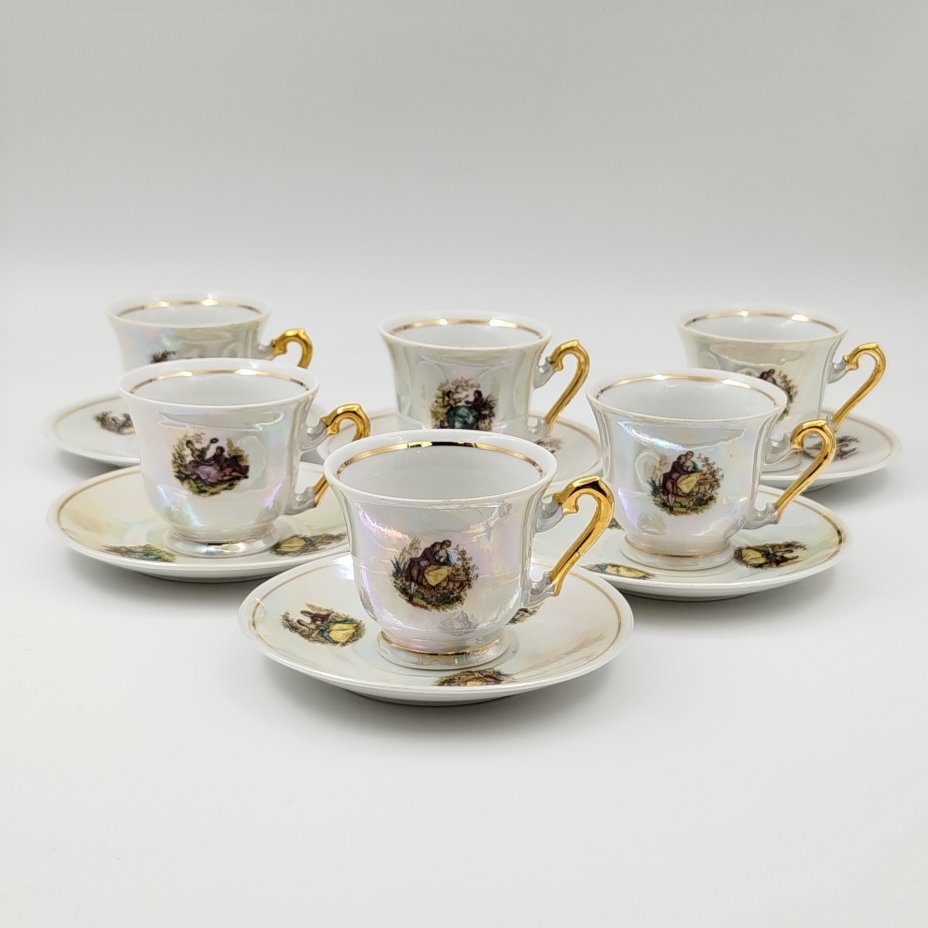 Сервиз кофейный с декором в виде галантных сцен на 6 персон (15 предметов), фарфор, люстр, деколь, золочение, FP Zajecar, Югославия, 1980-2000 гг.