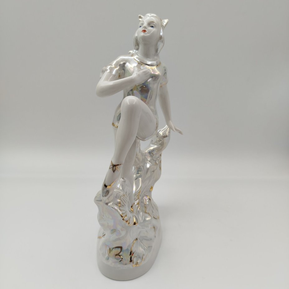 Статуэтка "Балерина-Кошка" ("Лисичка"), скульптор М.А. Интизарян, фарфор, люстр, золочение, Дмитровский фарфоровый завод (ДФЗ Вербилки), СССР, 1954-1965 гг.