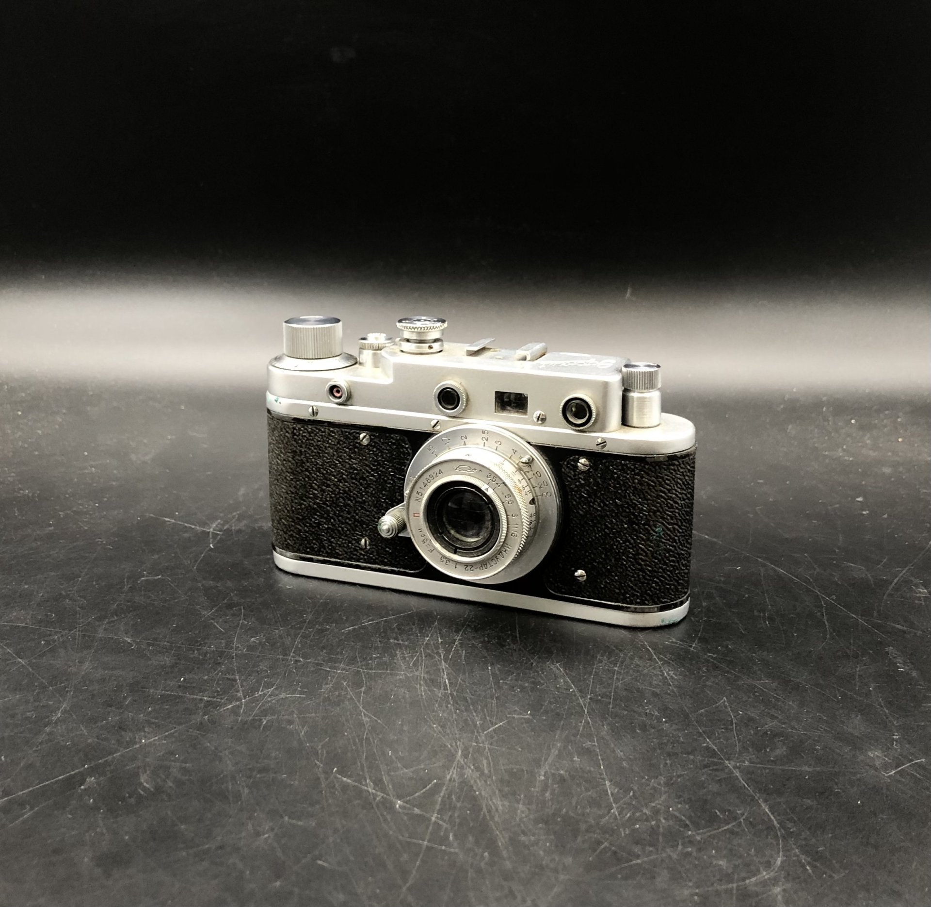 Фотоаппарат пленочный "Зоркий С" с объективом "Индустар-22 1:3.5 f=5см" (нерабочий) в оригинальном кофре, Красногорский механический завод (КМЗ)