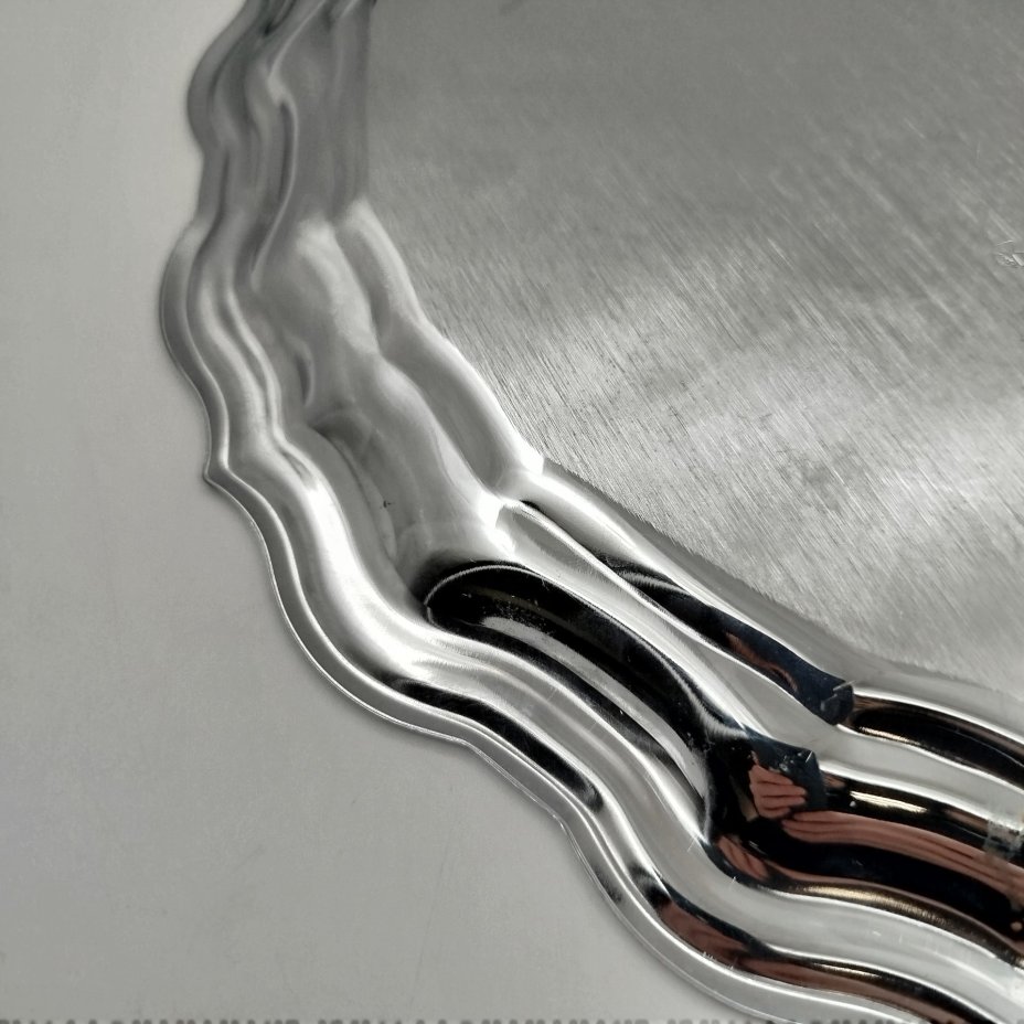 Поднос с растительным орнаментом, мНЦ (медь-никель-цинк), Кольчугинский завод цветных металлов, СССР, 1970-1990 гг.