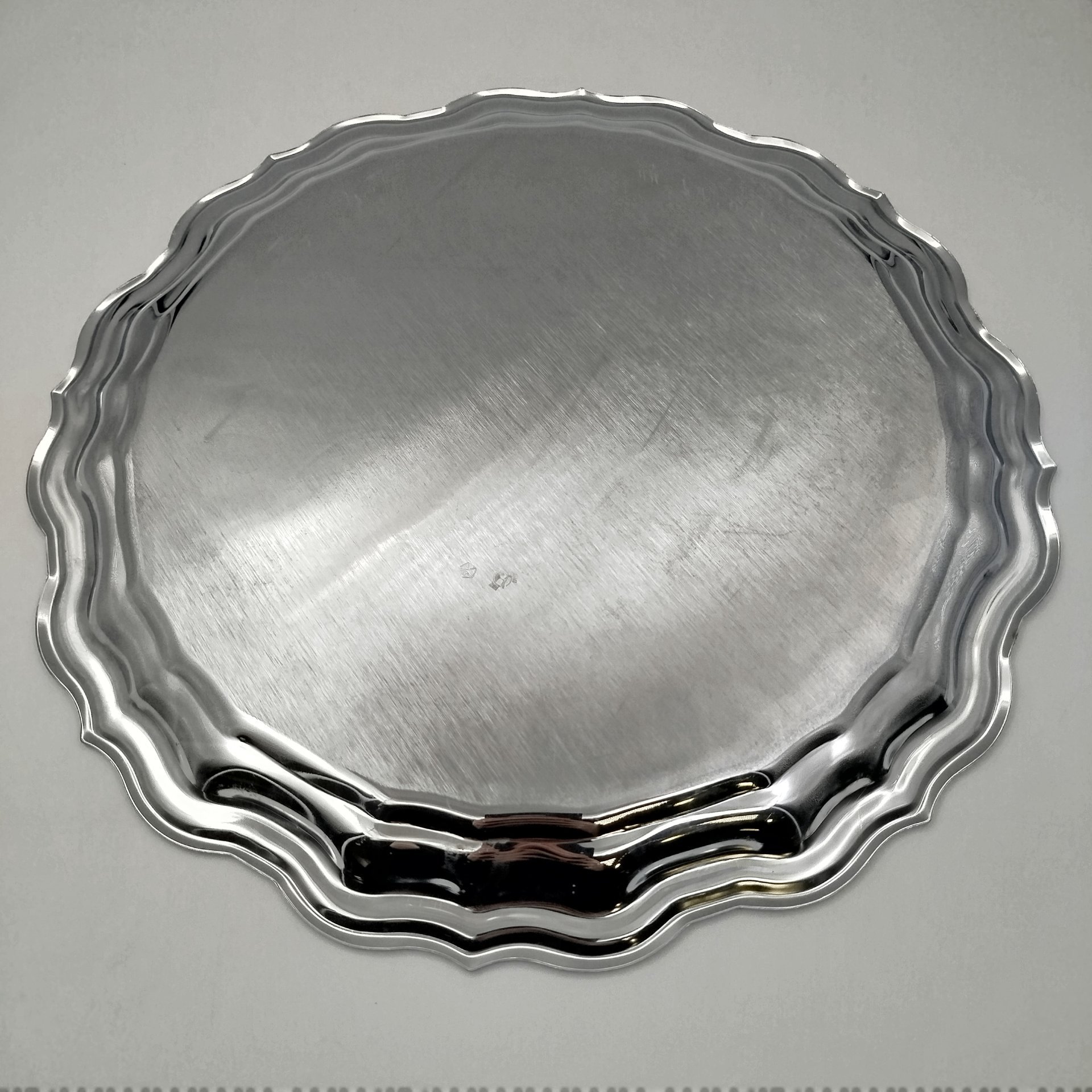 Поднос с растительным орнаментом, мНЦ (медь-никель-цинк), Кольчугинский завод цветных металлов, СССР, 1970-1990 гг.