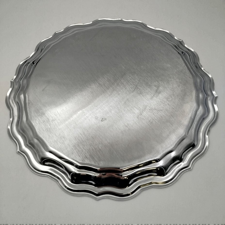 Поднос с растительным орнаментом, мНЦ (медь-никель-цинк), Кольчугинский завод цветных металлов, СССР, 1970-1990 гг.