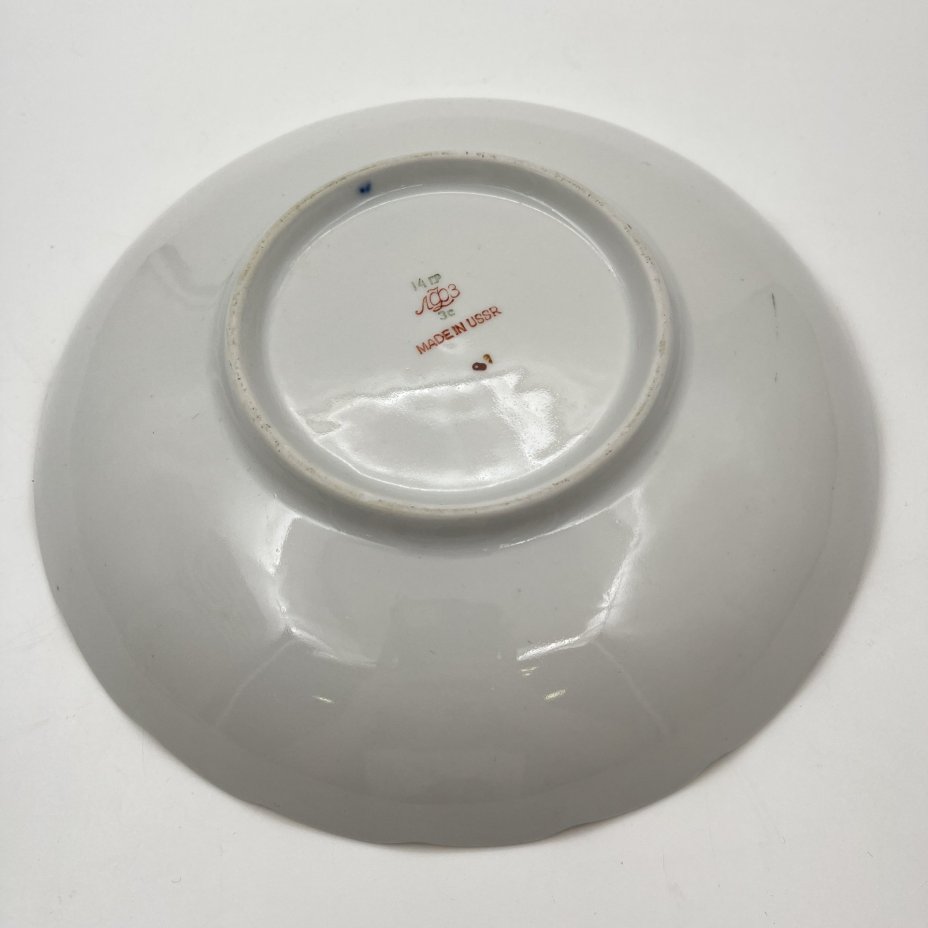 Блюдо (сухарница) "Кобальтовая сетка", форма "Тюльпан", автор формы С.Е. Яковлева, автор рисунка А.А. Яцкевич, фарфор, деколь, золочение, Ленинградский фарфоровый завод (ЛФЗ), СССР, 1970-1992 гг.