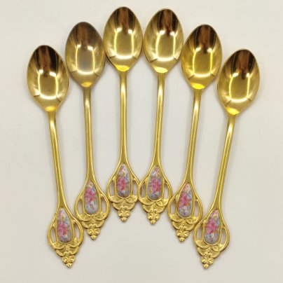 Набор из 6-ти чайных ложек с вставками, украшенными цветочным декором, сталь, золочение, эмаль, Япония, 1990-2000 гг.