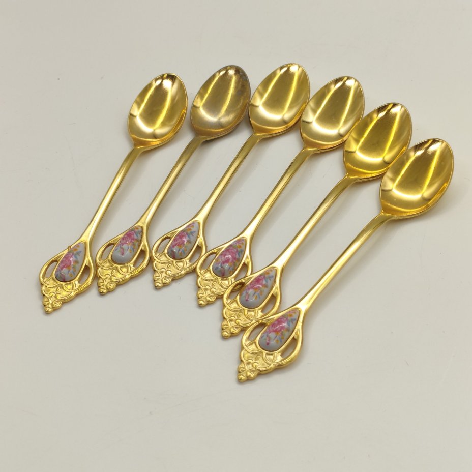 Набор из 6-ти чайных ложек с вставками, украшенными цветочным декором, сталь, золочение, эмаль, Япония, 1990-2000 гг.