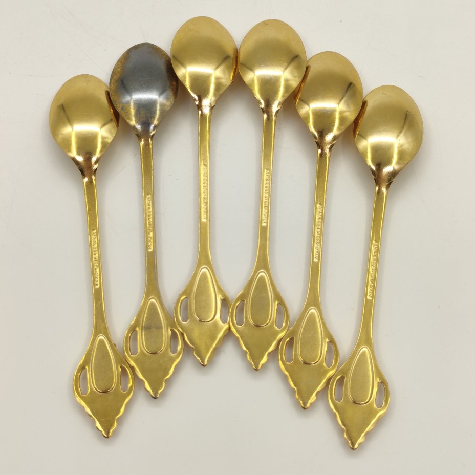 Набор из 6-ти чайных ложек с вставками, украшенными цветочным декором, сталь, золочение, эмаль, Япония, 1990-2000 гг.