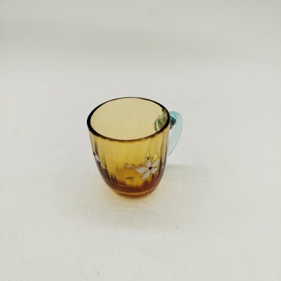 Стопка в виде миниатюрной кружки с цветочной росписью, стекло, гутная техника, роспись эмалью, Западная Европа, 1890-1920 гг.