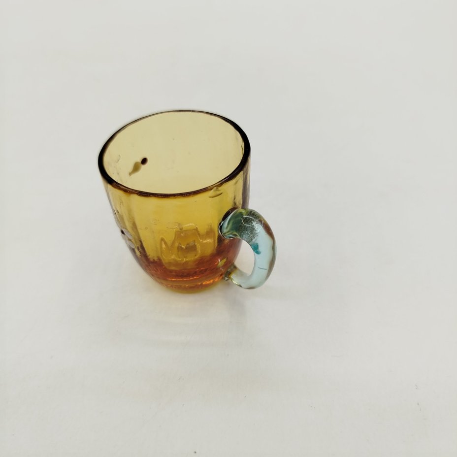 Стопка в виде миниатюрной кружки с цветочной росписью