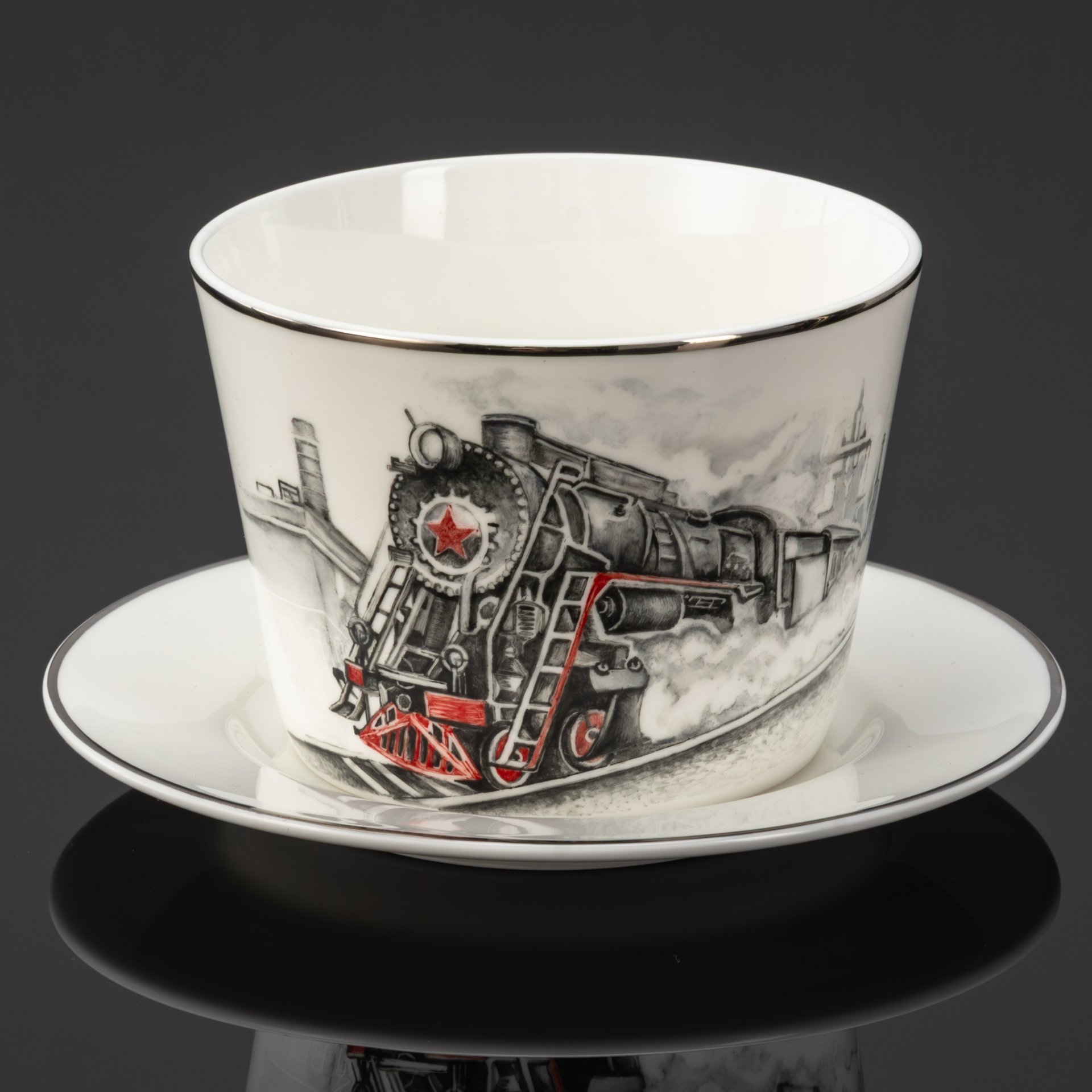 Чайная пара "Железная дорога", фарфор, роспись, серебрение, Российская Федерация, 2025 г.