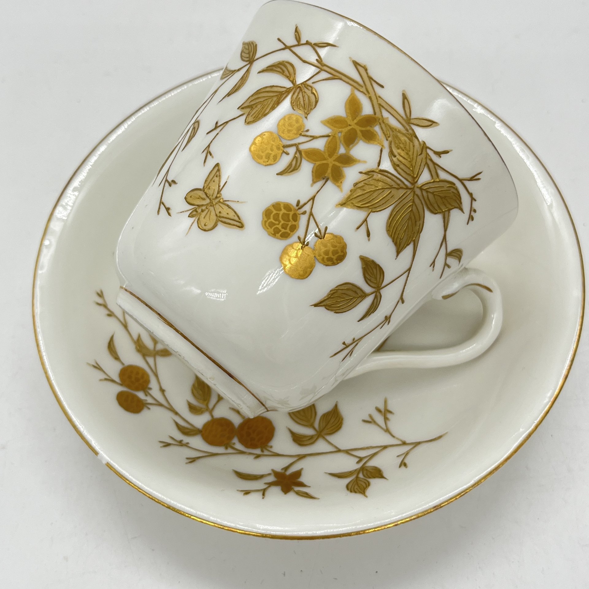 Чайная пара с цветочным декором, фарфор, эмалевая роспись, золочение, Западная Европа, 1890-1920 гг.