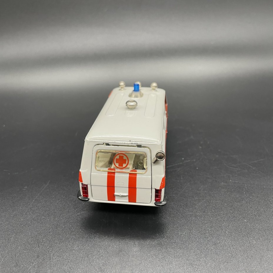 Масштабная модель "RAF-M-22031 Скорая медицинская помощь" 1:43 в коробке, Саратовский завод «Тантал»