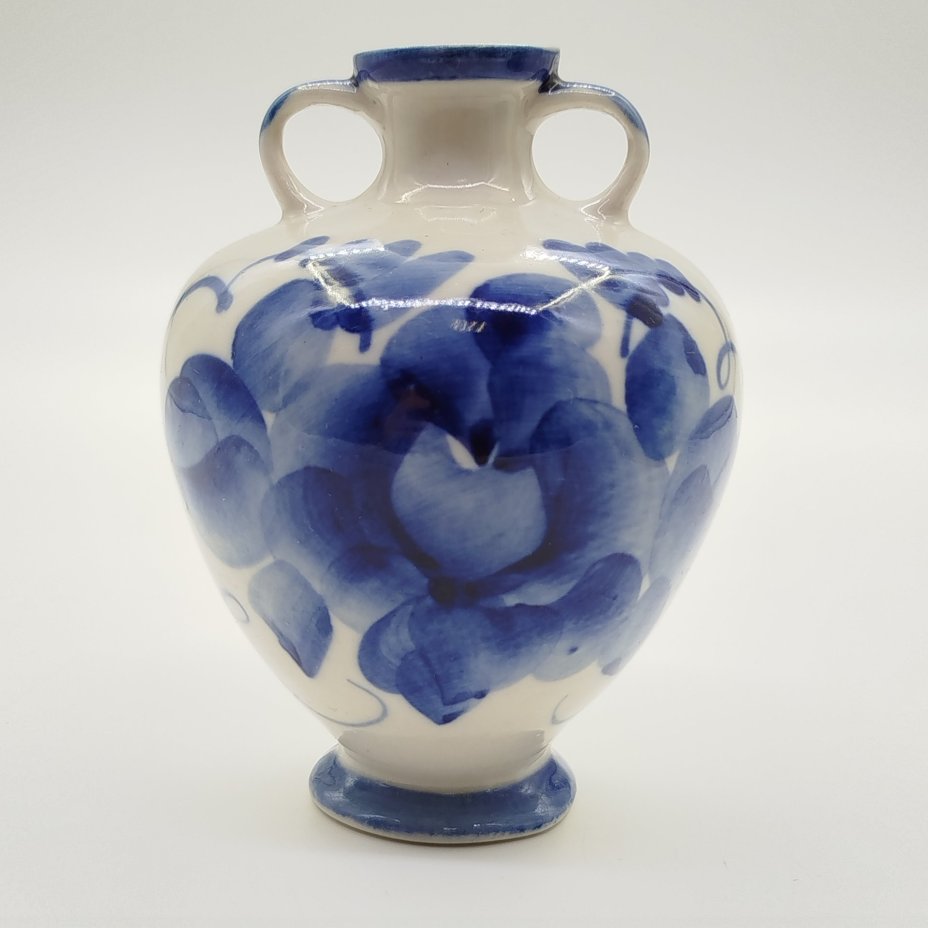 Вазочка с цветочным декором, фарфор, роспись, Речицкий фарфоровый завод (Гжель), СССР, 1970-1980 гг.