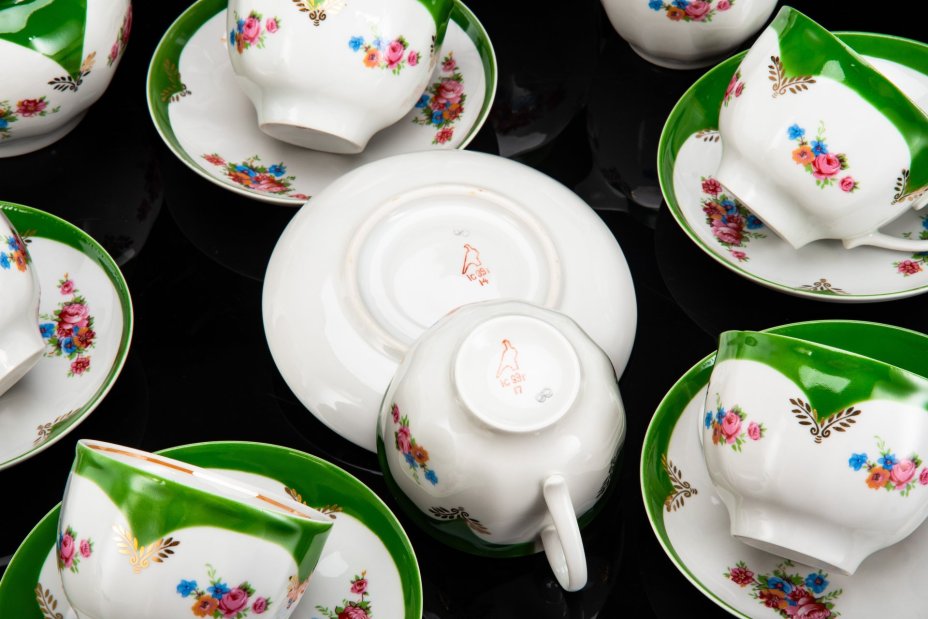 Сервиз чайный с цветочным декором на 6 персон (15 предметов), фарфор, деколь, крытье, золочение, Дулевский фарфоровый завод (Дулёво), Россия, 1999 г.