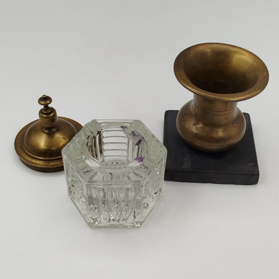 Прибор письменный (чернильница и карандашница)