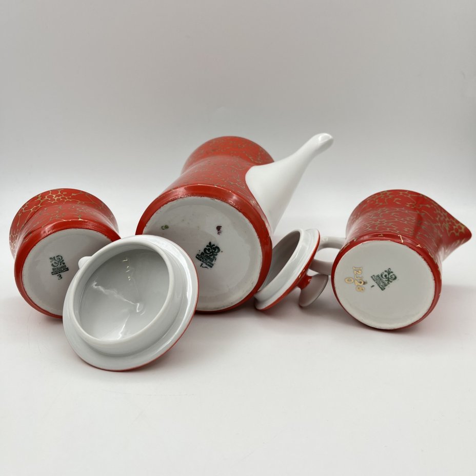 Сервиз кофейный на 6 персон (15 предметов) красного цвета