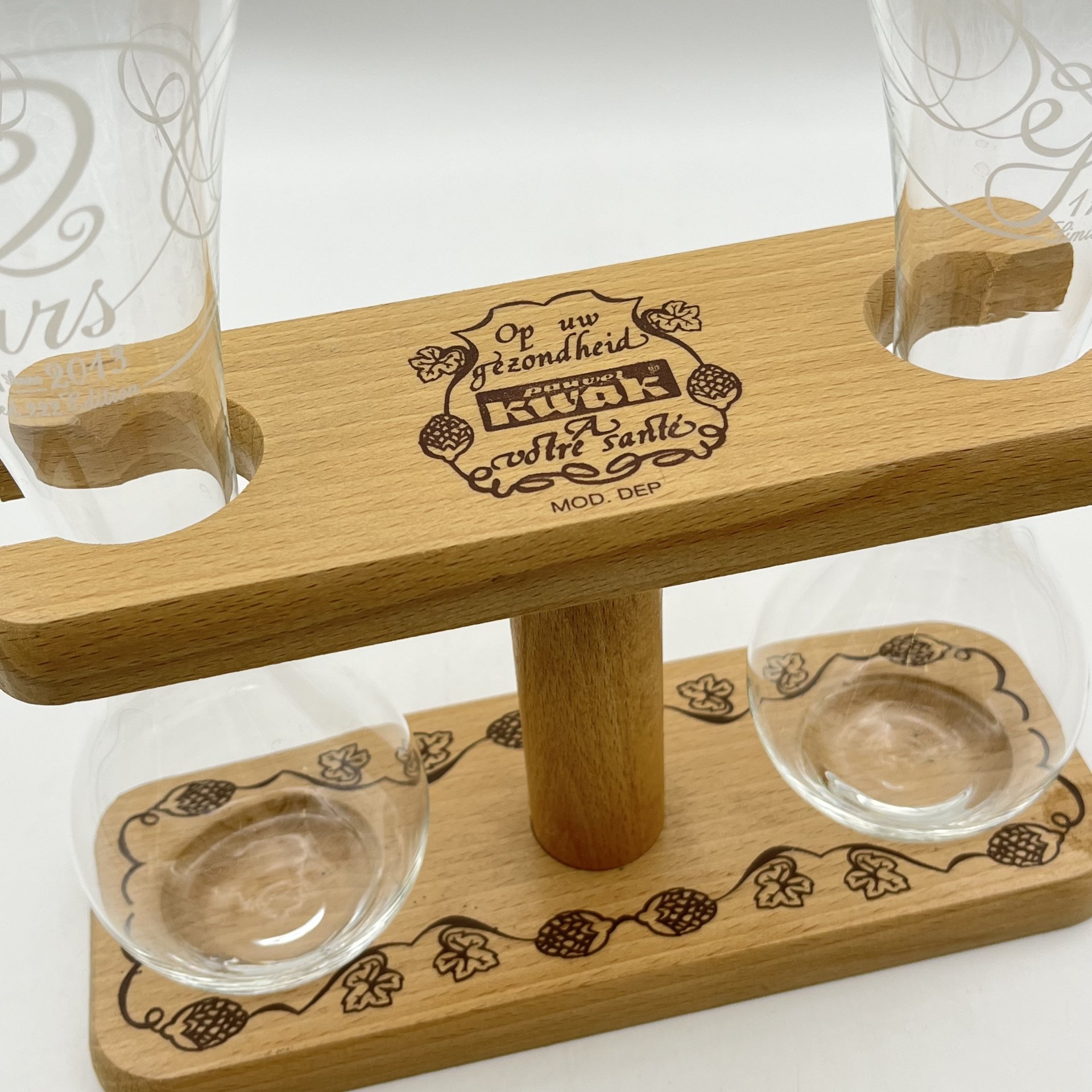 Пара бокалов для пива (для Квака (Kwak)) уникальной формы с ручкой выполненной из дерева