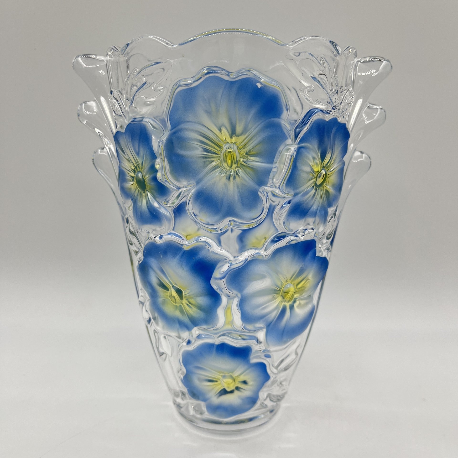 Ваза, украшенная изображением голубых цветов, "Walther-Glass"