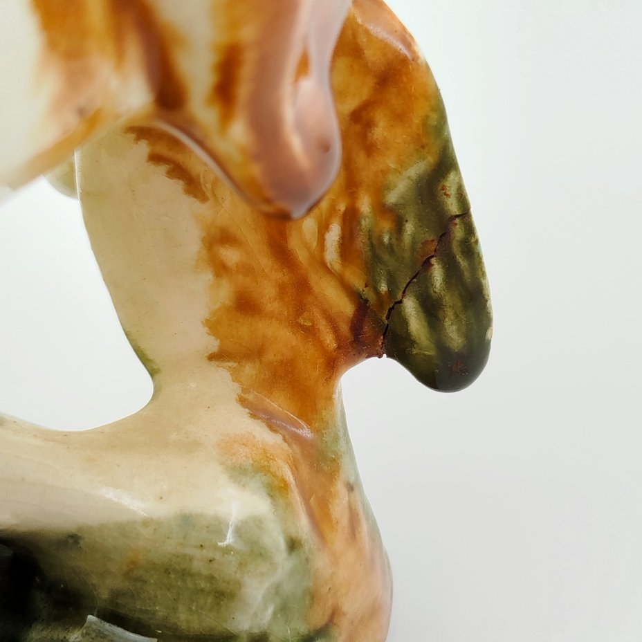 Статуэтка "Собака с дичью", фаянс, роспись, глазурь, Васильковский майоликовый завод, СССР, 1960-1980 гг.