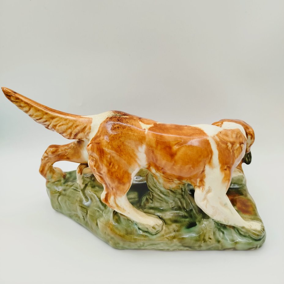 Статуэтка "Собака с дичью", фаянс, роспись, глазурь, Васильковский майоликовый завод, СССР, 1960-1980 гг.