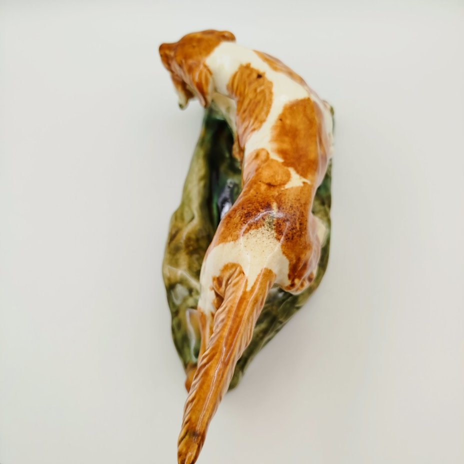 Статуэтка "Собака с дичью", фаянс, роспись, глазурь, Васильковский майоликовый завод, СССР, 1960-1980 гг.