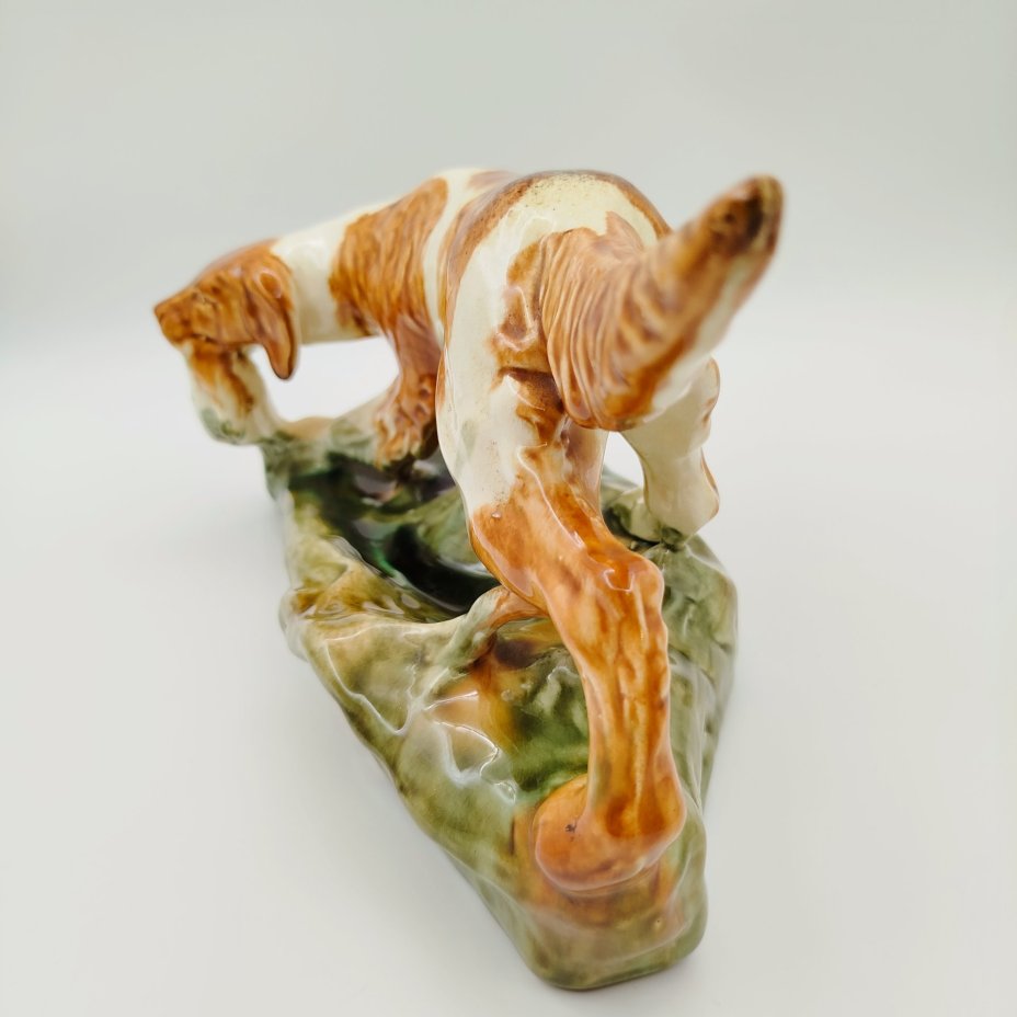 Статуэтка "Собака с дичью", фаянс, роспись, глазурь, Васильковский майоликовый завод, СССР, 1960-1980 гг.