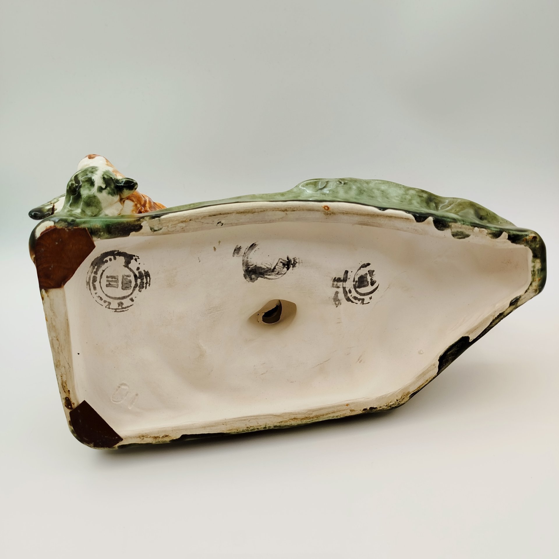 Статуэтка "Собака с дичью", фаянс, роспись, глазурь, Васильковский майоликовый завод, СССР, 1960-1980 гг.