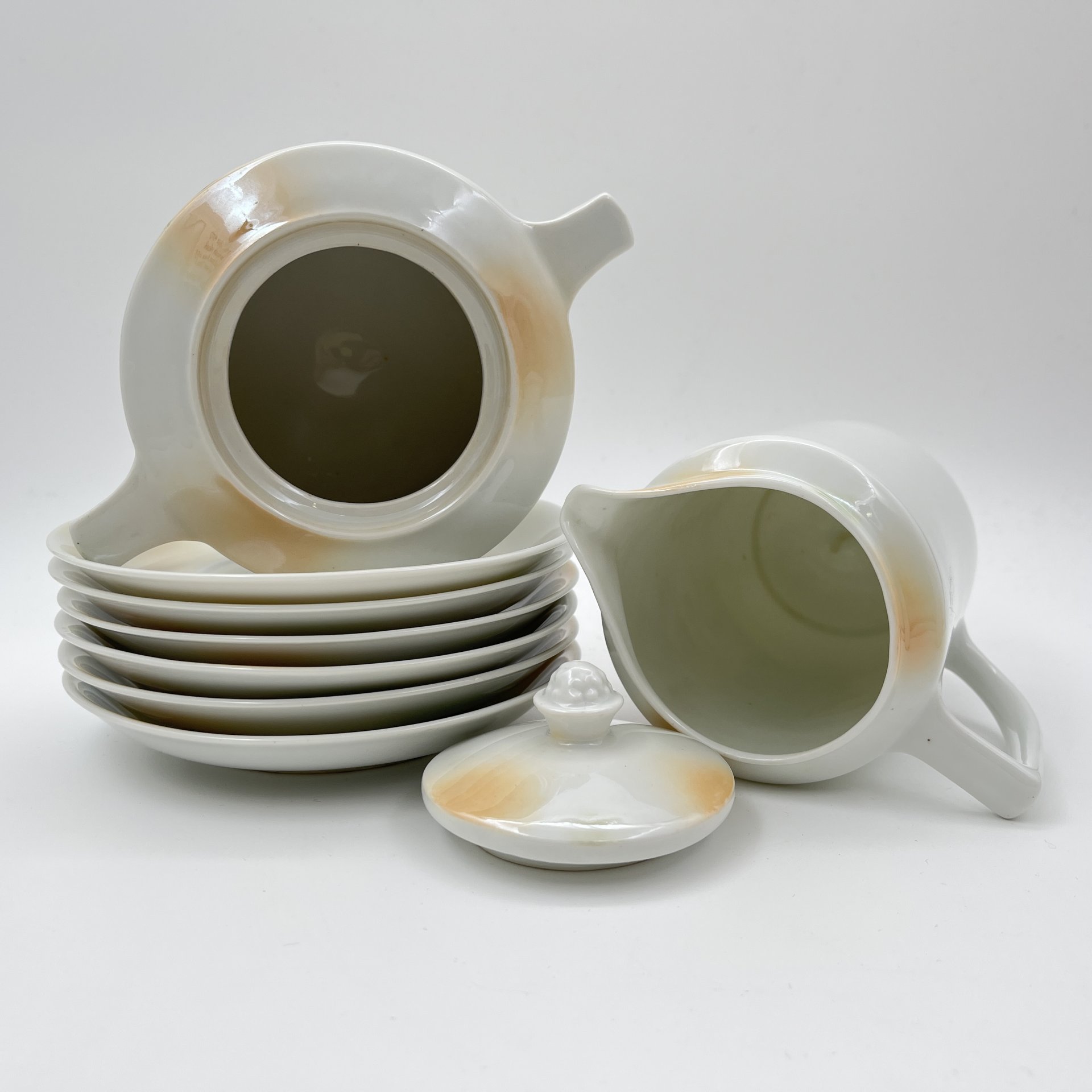 Сервиз чайно-кофейный с изображением девушек в саду на 6 персон (14 предметов), фарфор, деколь, Victoria, Чехословакия, 1918-1939 гг.