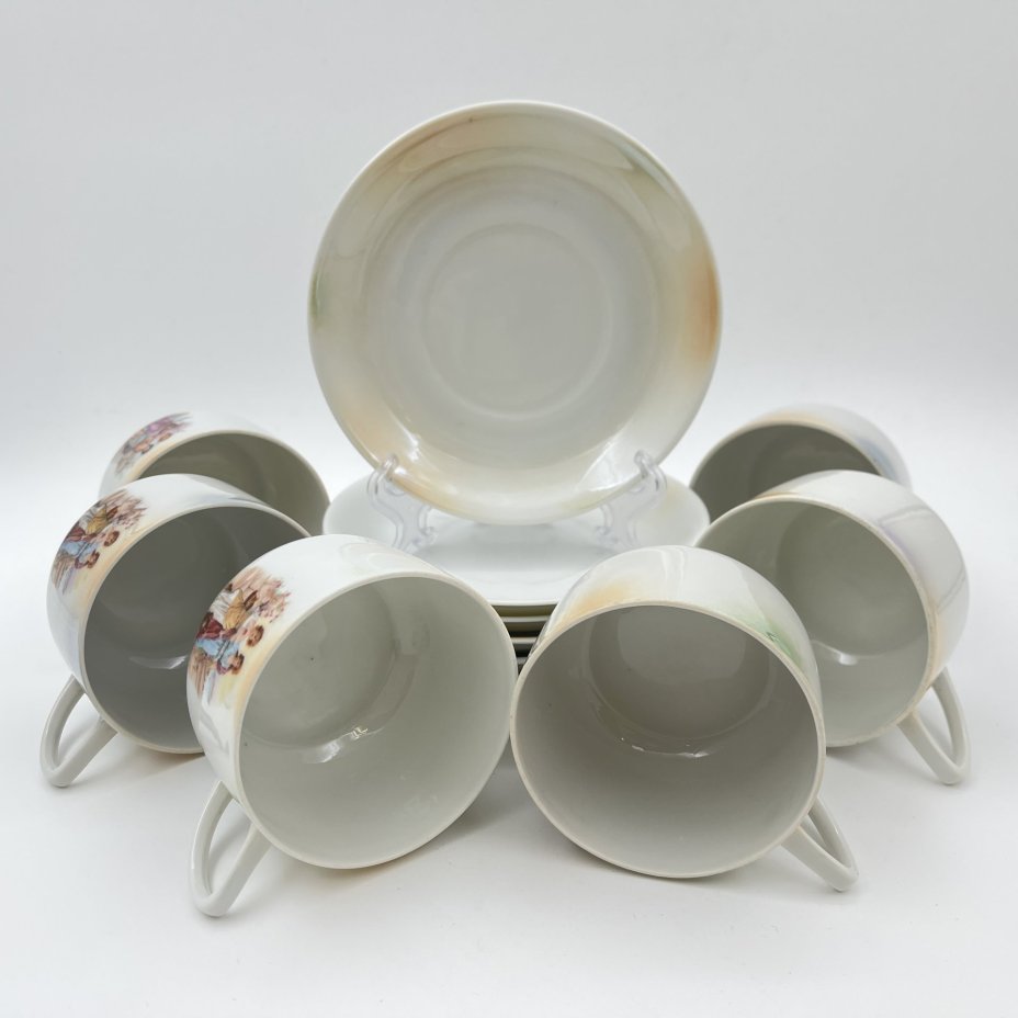 Сервиз чайно-кофейный с изображением девушек в саду на 6 персон (14 предметов), фарфор, деколь, Victoria, Чехословакия, 1918-1939 гг.