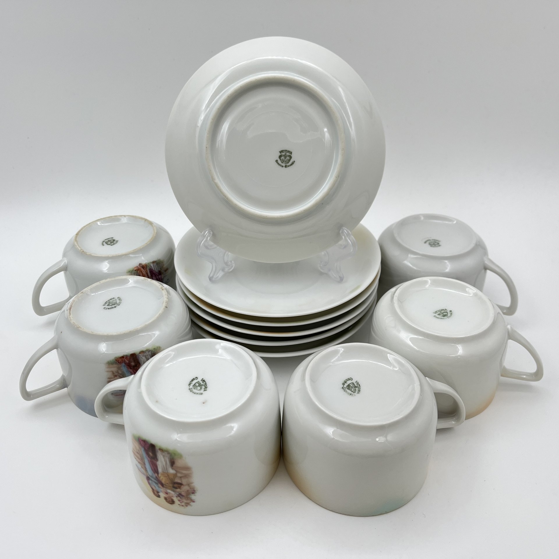 Сервиз чайно-кофейный с изображением девушек в саду на 6 персон (14 предметов), фарфор, деколь, Victoria, Чехословакия, 1918-1939 гг.