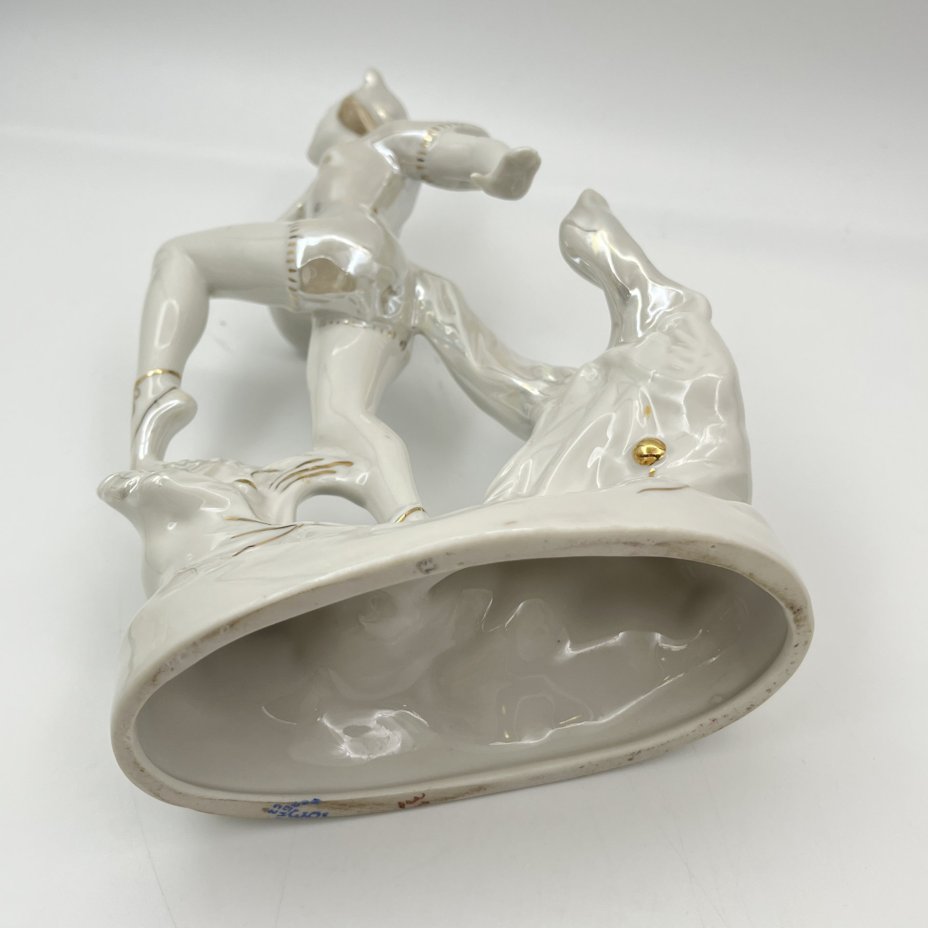 Статуэтка "Балерина-Кошка" ("Лисичка"), скульптор М.А. Интизарян, фарфор, люстр, золочение, Дмитровский фарфоровый завод (ДФЗ Вербилки), СССР, 1954-1965 гг.