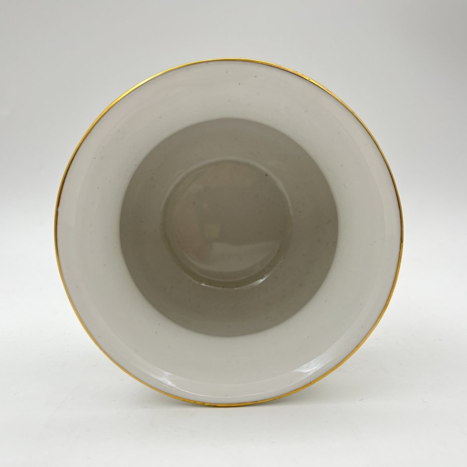 Ваза миниатюрная "Полевые цветы", скульптор А.А. Лепорская, художник Л.В. Протопопова, фарфор, золочение, Ленинградский фарфоровый завод (ЛФЗ), СССР, 1950-1960 гг.