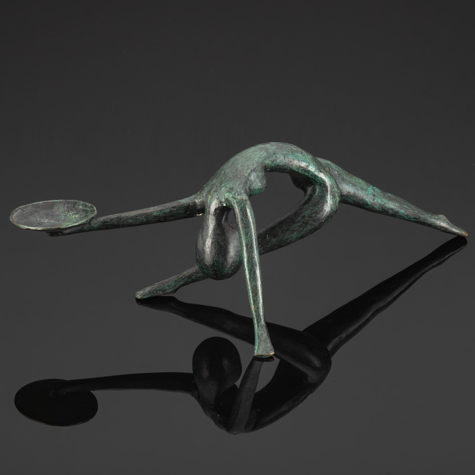 Подсвечник интерьерный для широкой свечи, в виде танцующей девушки, металл, тонировка, имитация патины, Европа, 1970-2000 гг.