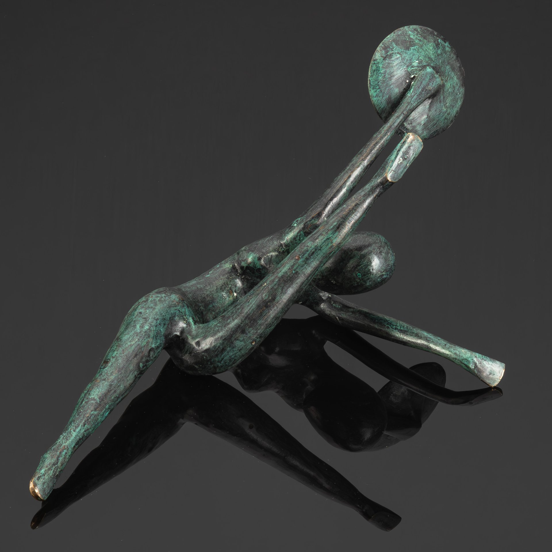 Подсвечник интерьерный для широкой свечи, в виде танцующей девушки, металл, тонировка, имитация патины, Европа, 1970-2000 гг.