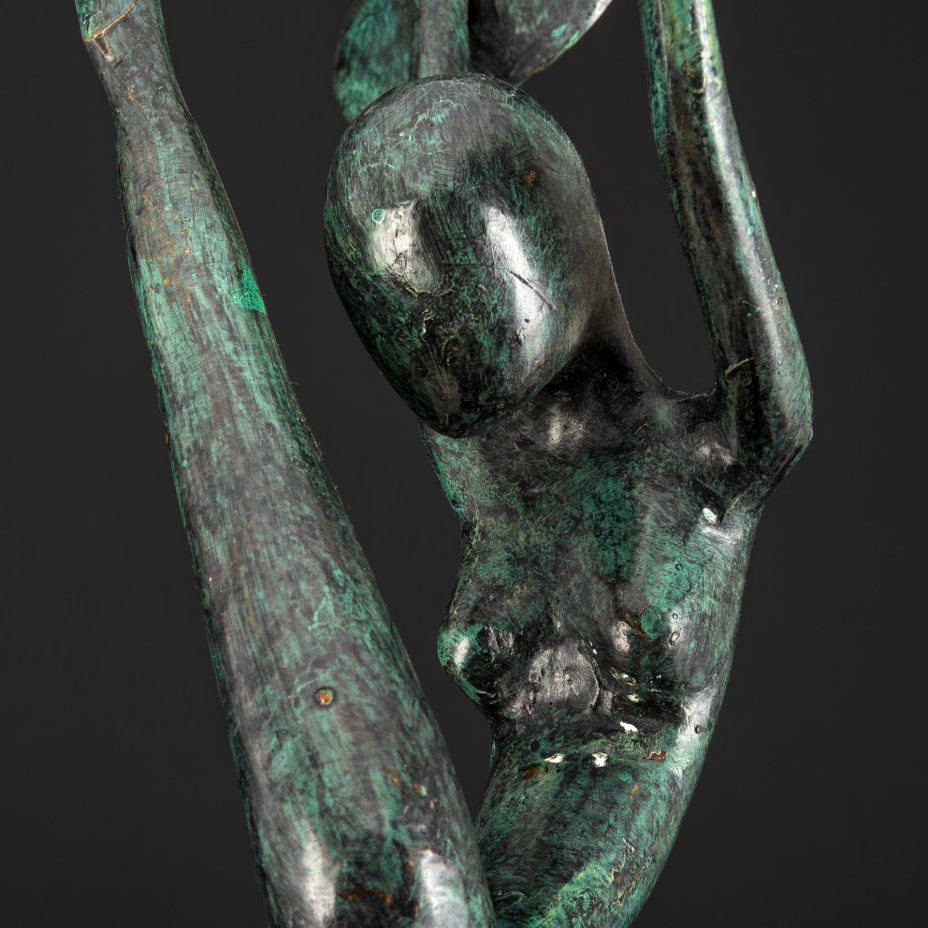 Подсвечник интерьерный для широкой свечи, в виде танцующей девушки