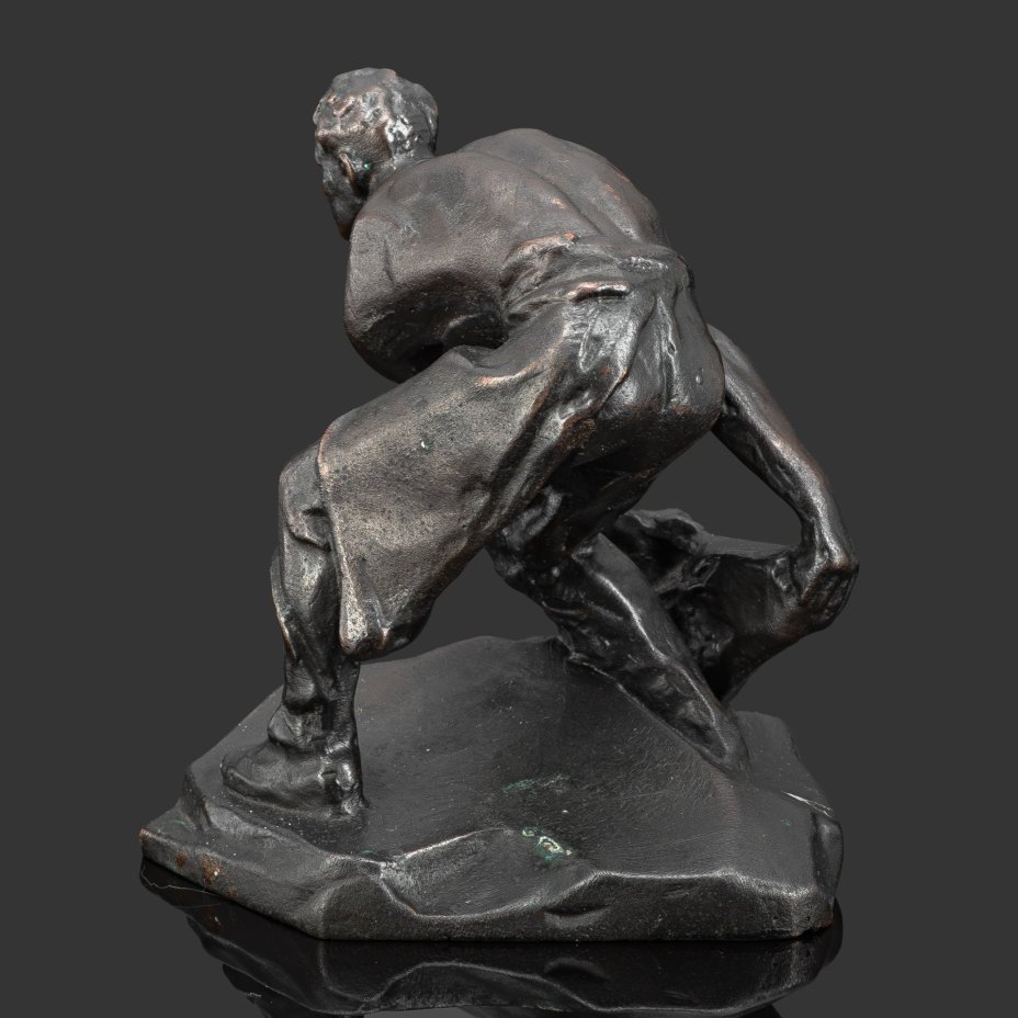 Скульптура "Булыжник — оружие пролетариата", автор Шадр Иван Дмитриевич