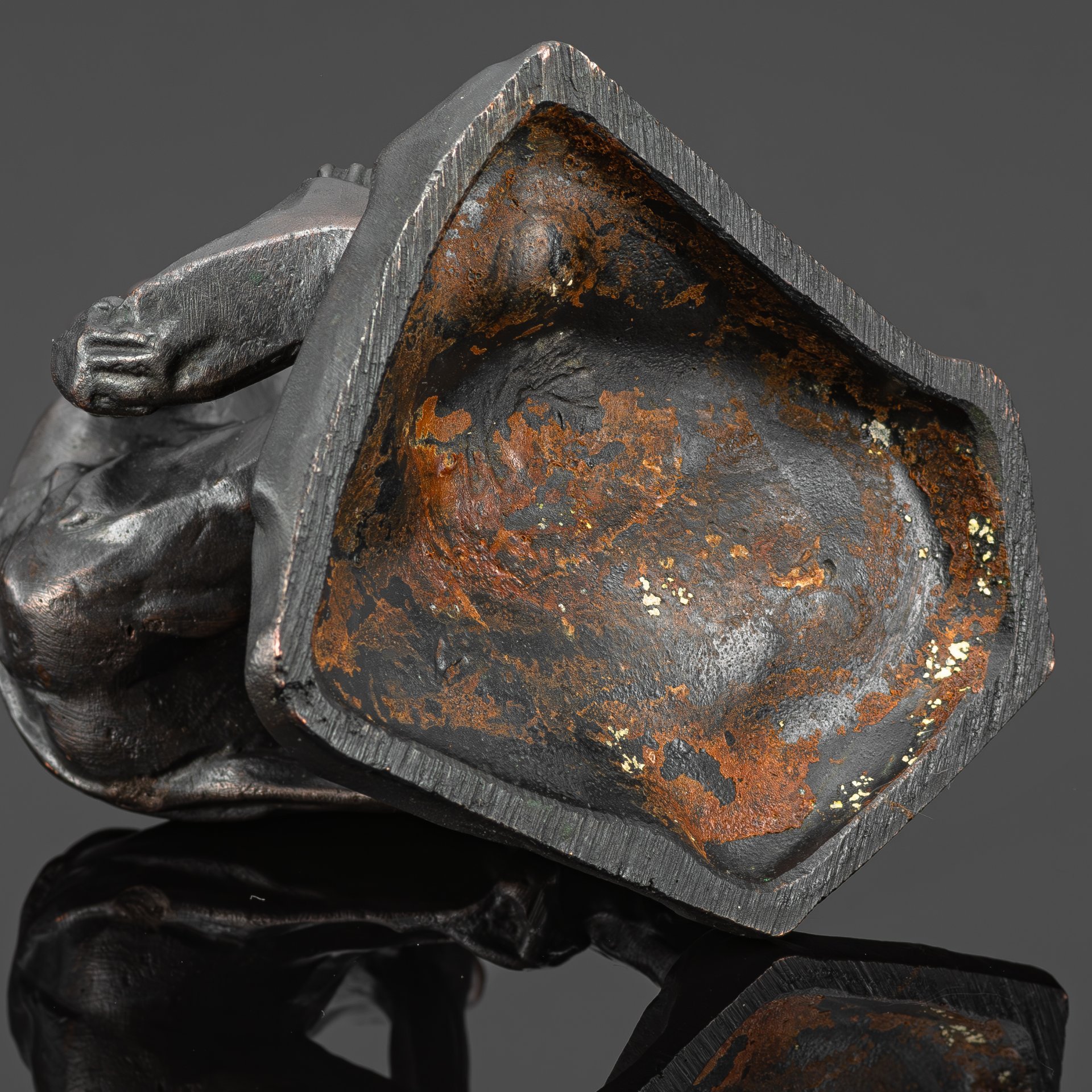 Скульптура "Булыжник — оружие пролетариата", автор Шадр Иван Дмитриевич, чугун, крашение, СССР, 1960-1980 гг.