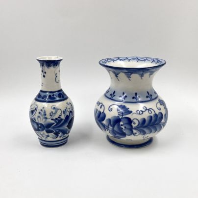 Набор из двух небольших ваз, фарфор, роспись, Объединение «Гжель», Россия, 1991-2010 гг.