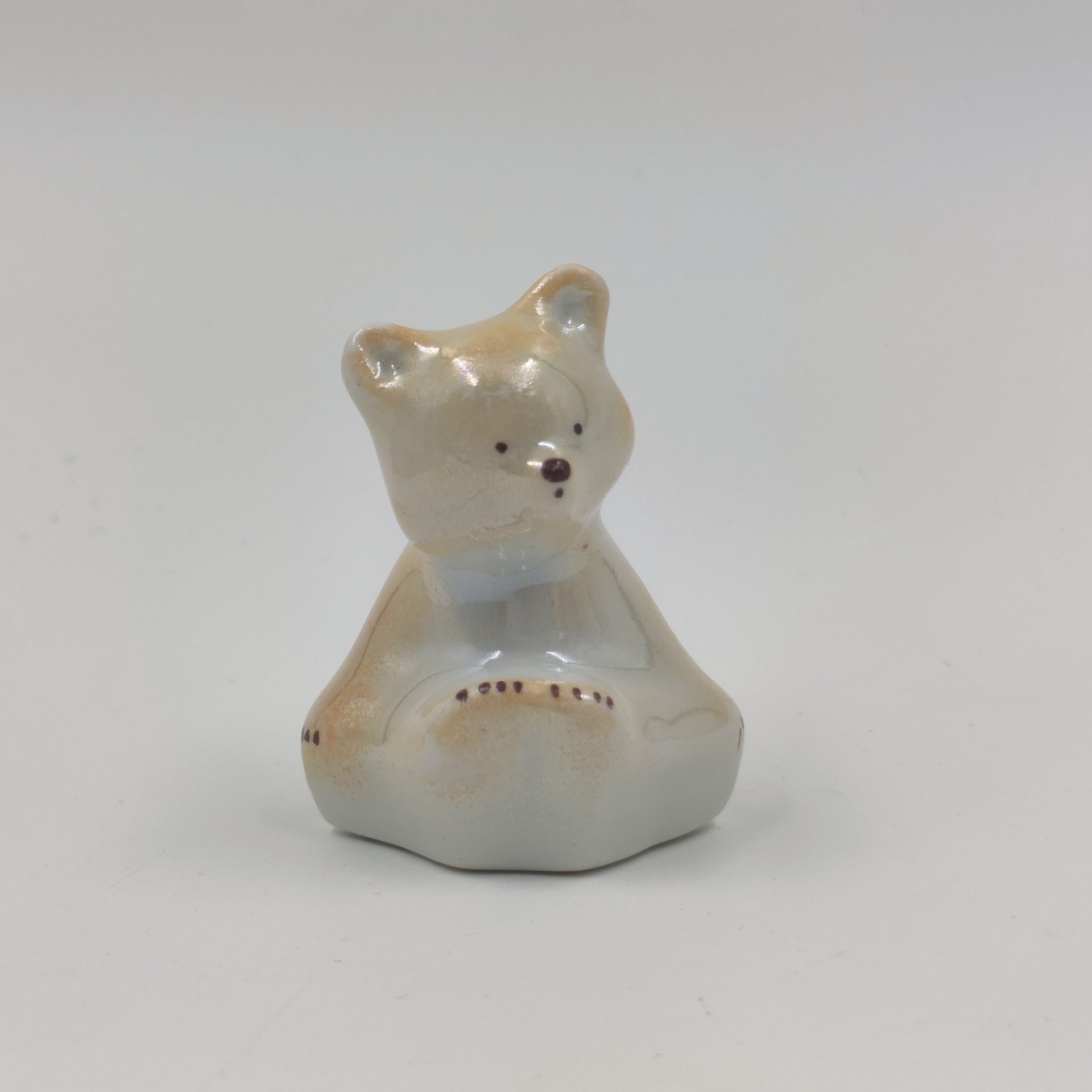 Статуэтка "Медвежонок", ск. С. И. Синявская, фарфор, роспись, Сысертский фарфоровый завод, СССР, 1960-1966 гг., Сысертский фарфоровый завод