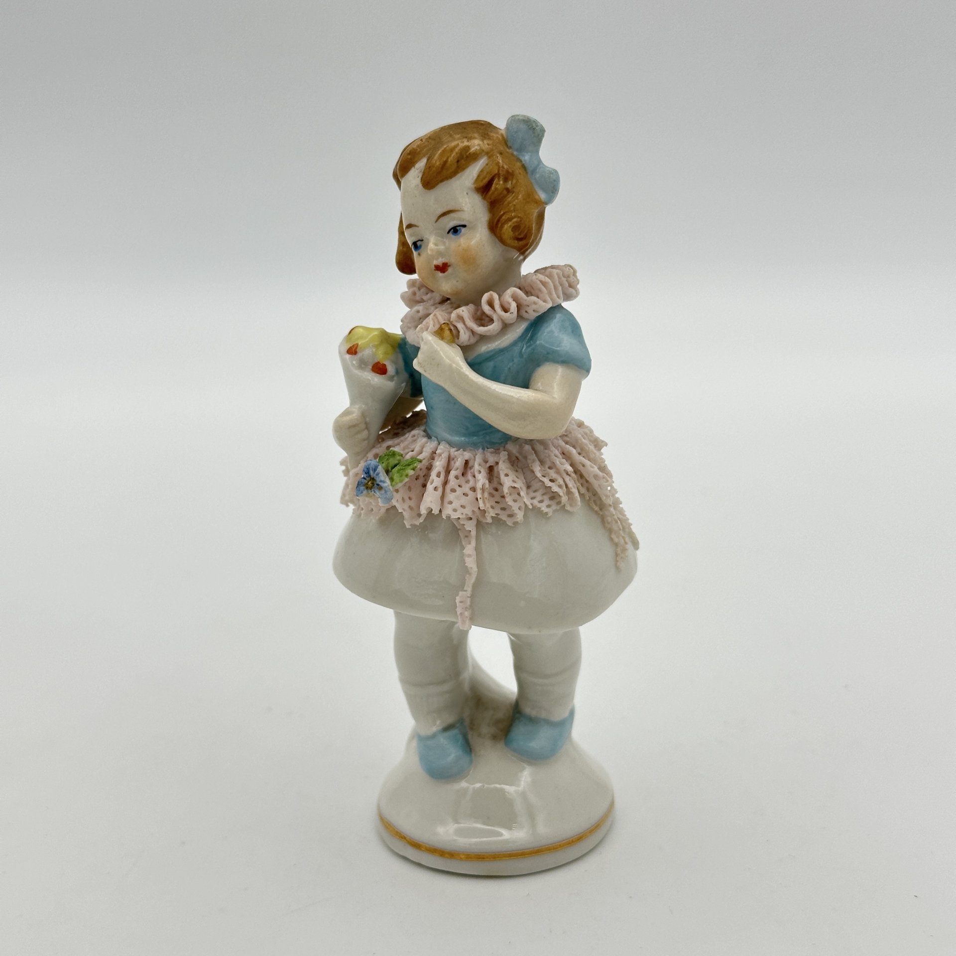 Статуэтка "Девочка с цветами", Scheibe-Alsbach porcelain factory