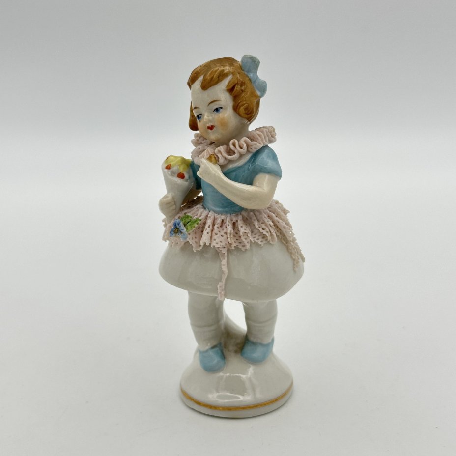 Статуэтка "Девочка с цветами", Scheibe-Alsbach porcelain factory