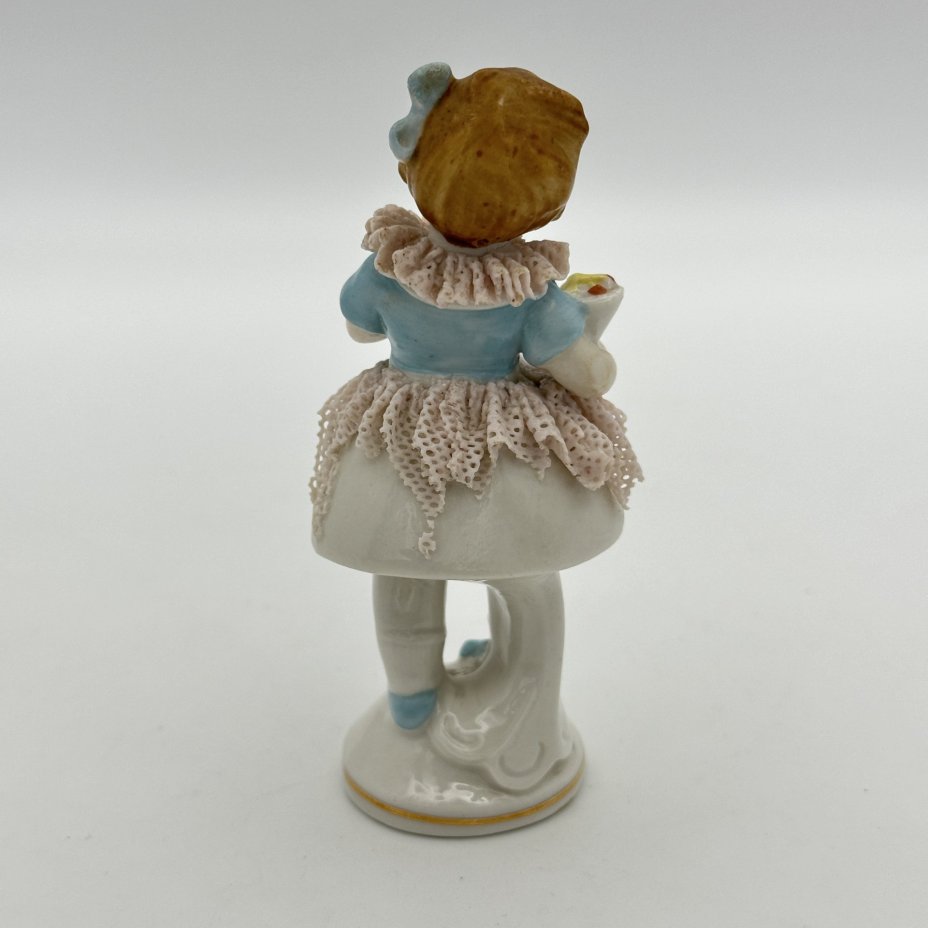 Статуэтка "Девочка с цветами", Scheibe-Alsbach porcelain factory