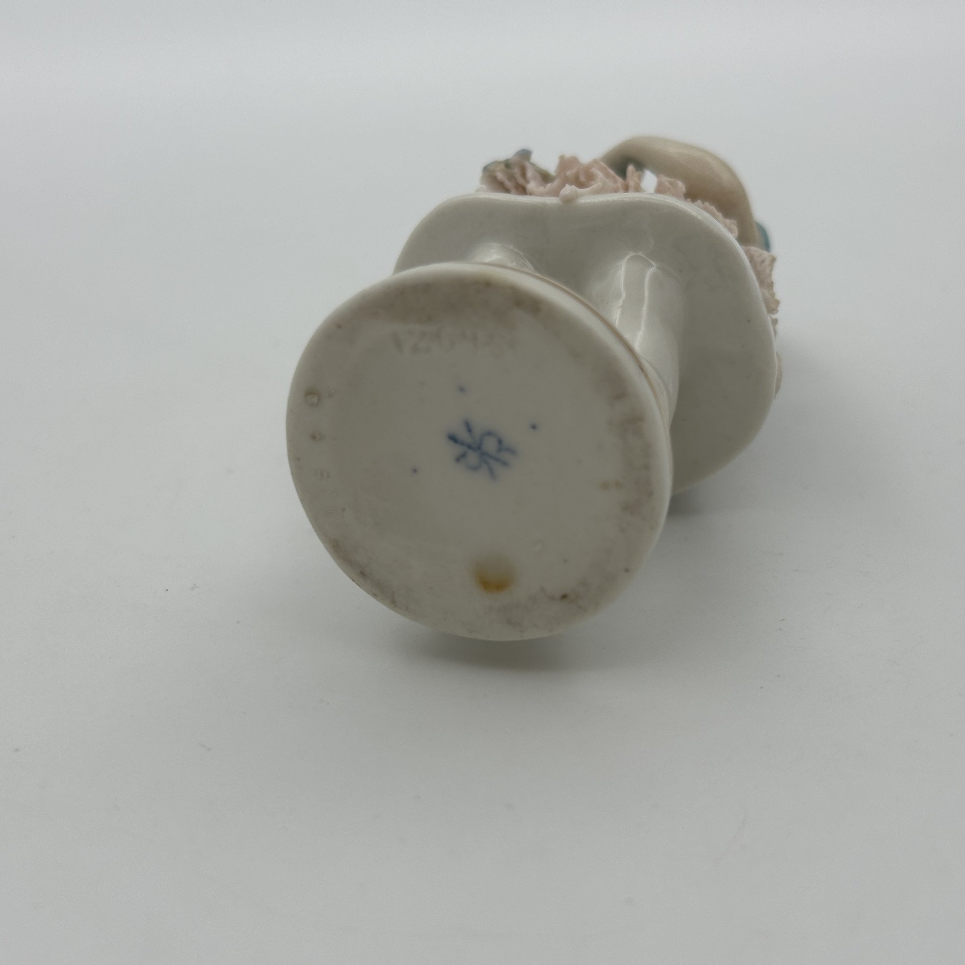 Статуэтка "Девочка с цветами", Scheibe-Alsbach porcelain factory