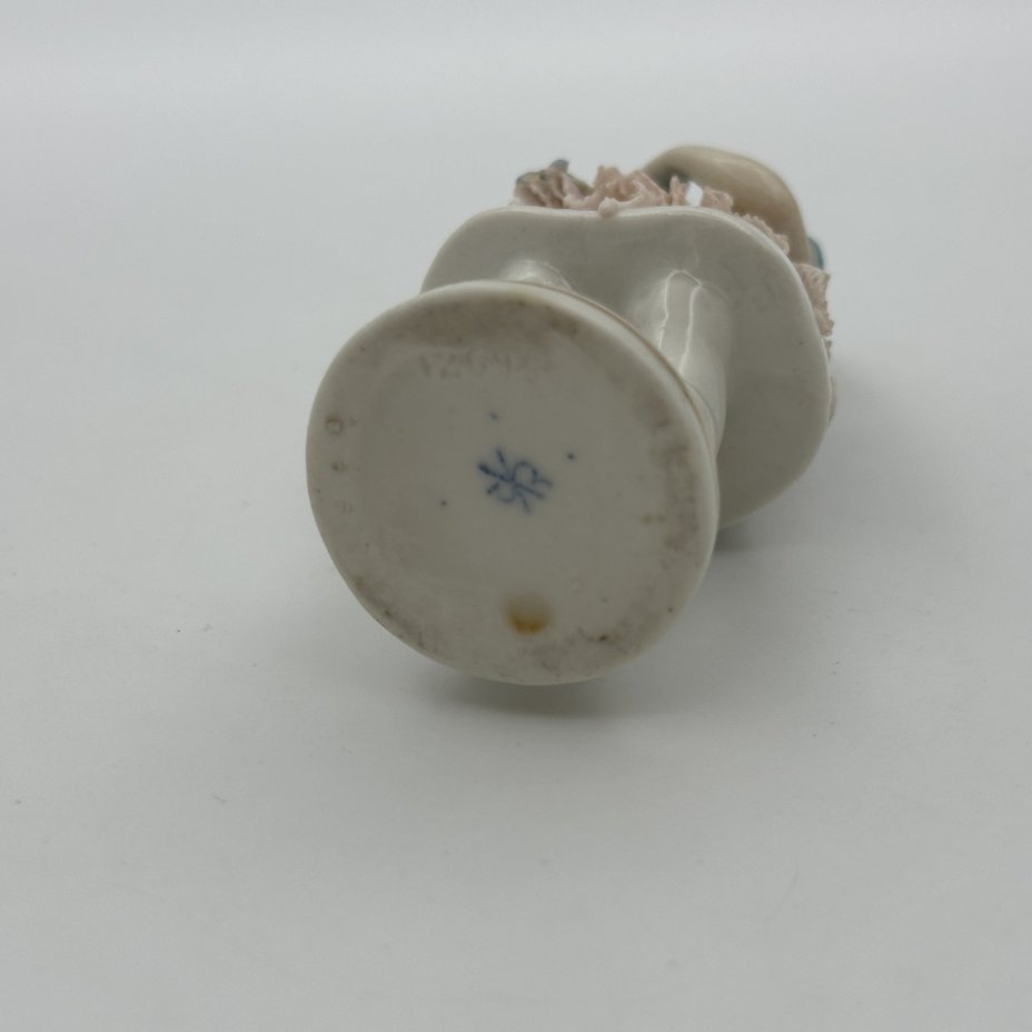 Статуэтка "Девочка с цветами", Scheibe-Alsbach porcelain factory