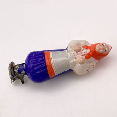 Игрушка елочная на прищепке  "Старуха" из коллекционной серии по мотивам сказки А.С. Пушкина "Сказка о рыбаке и рыбке", стекло, роспись, металл, Завод стеклянных ёлочных украшений и оптических изделий, г. Москва, СССР, 1950-1960 гг.